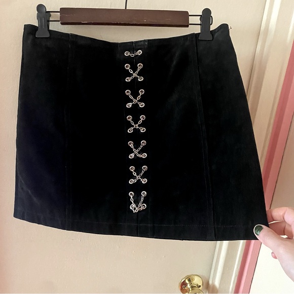 Wilsons Leather Dresses & Skirts - Wilson’s Leather Black Suede Mini Skirt with Decorative Chains
